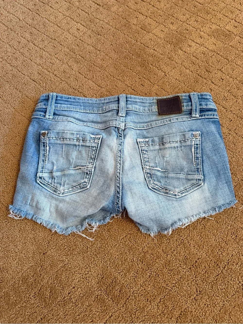 BKE Low Rise Cutoff Medium Wash Distressed Denim Shorts Women’s Size 28